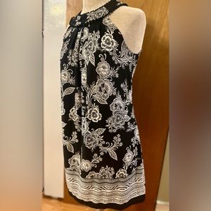 NWOT 🌟 Sexy Halter Black & White Floral/Paisley Dress XS ~ Pom-Pom Detail🖤